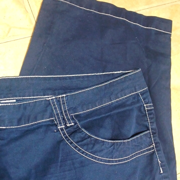 Basic Editions Capris - Picture 5 of 11